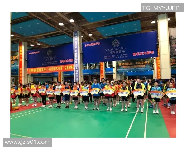 足球明星魅力四射帅气登场瞬间尽显风采与激情的完美结合